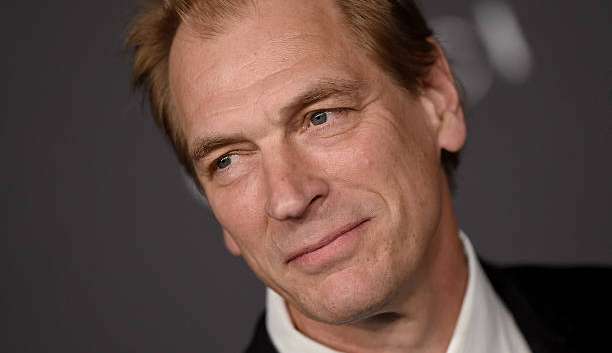 Família se pronuncia após desaparecimento de Julian Sands