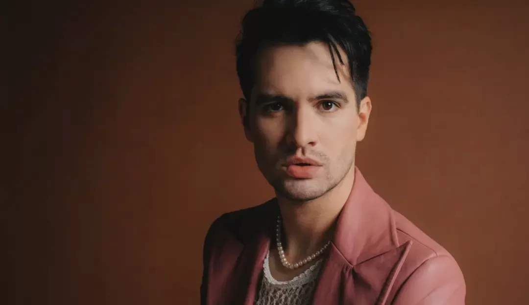 Fim de uma era: Brendon Urie anuncia encerramento do Panic! At The Disco
