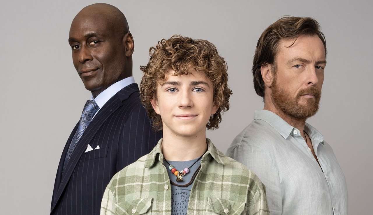 Lance Reddick e Toby Stephens são anunciados para a adaptação de Percy Jackson e os Olimpianos