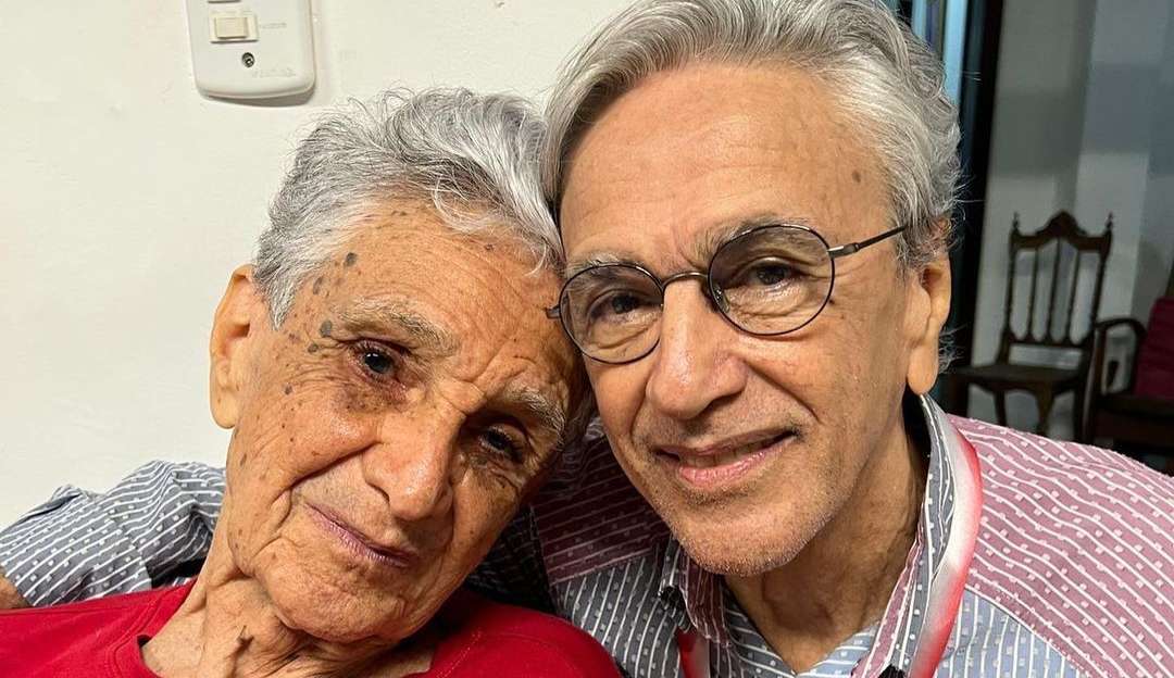Caetano Veloso comemora aniversário de irmão mais velho