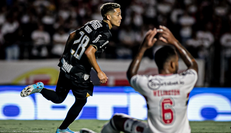 Com dois de Adson, Corinthians vence São Paulo em primeiro Majestoso do ano