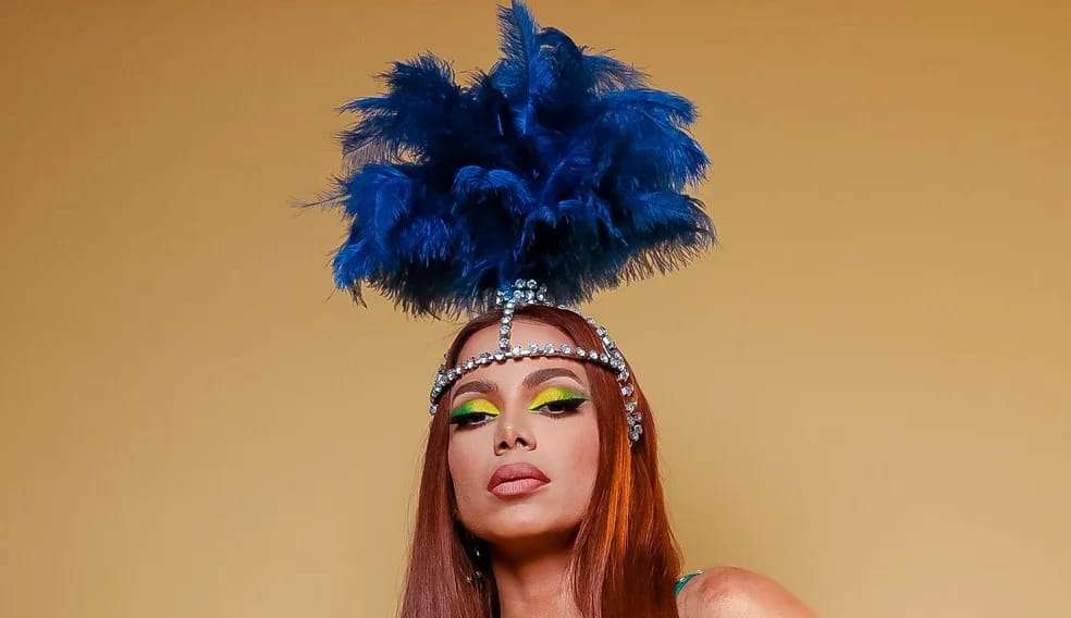A Guerreira da Favela é representada por Anitta em seu show no Rio de Janeiro
