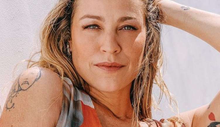 Luana Piovani posta “aqui lemos livros”, após dizer que filhos ganharam muitos eletrônicos do pai