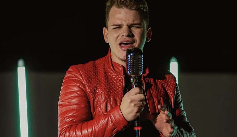 Cantor sertanejo,  Jefferson Machado, morre em acidente de carro, aos 27 anos