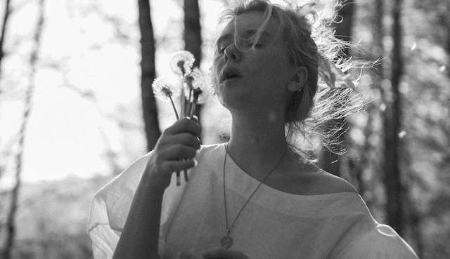 Looks All white é uma tendência monocromática para todas as estações do ano