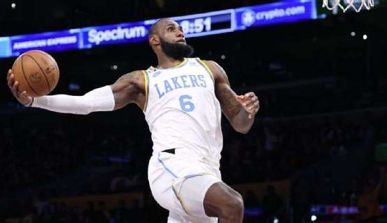 LeBron James à 36 pontos do recorde histórico 