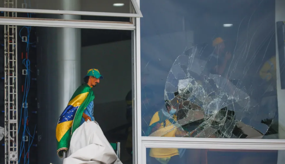 Um mês dos atentados contra a sede dos três poderes