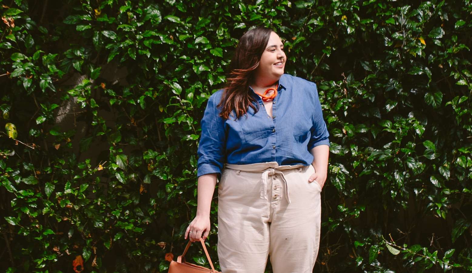 Conheça a influenciadora Cinderela de Mentira, que dá dicas e consultoria em moda plus size nas redes sociais