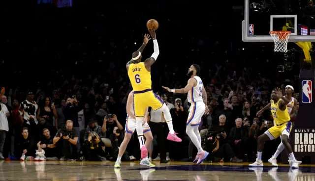 Lances e Recordes: Relembre a  trajetória de LeBron James nas quadras até a sua façanha inédita.