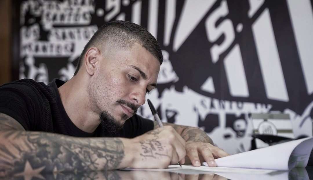 O bom filho à casa torna, Alison é a nova contratação do peixe