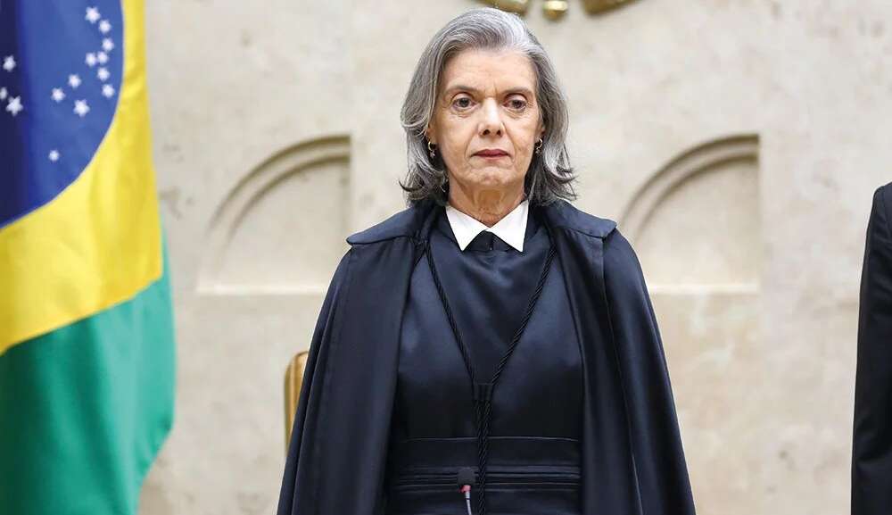 Carmem Lúcia envia pedido de investigação contra Bolsonaro para primeira instância