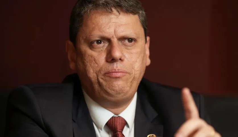 Tarcísio de Freitas testa positivo para a Covid-19