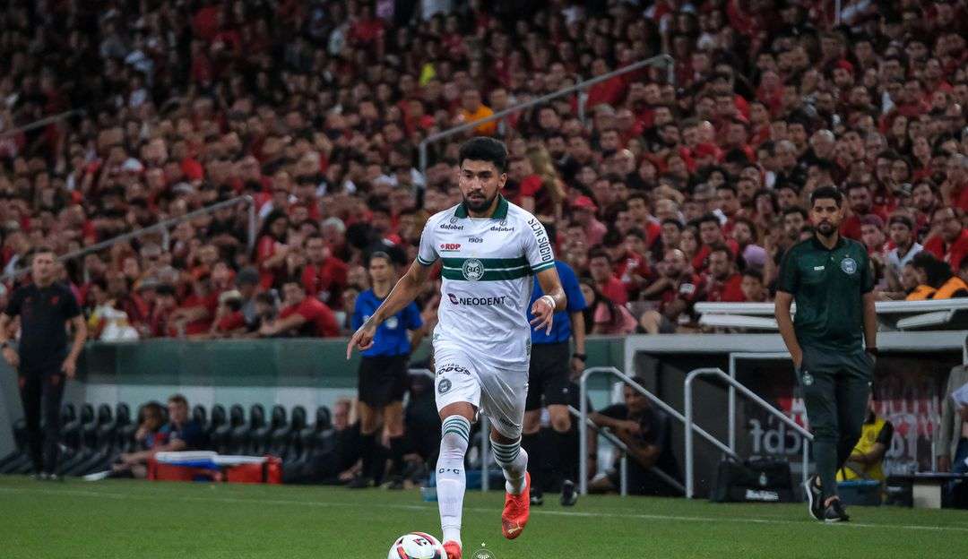 Após confusão no clássico paranaense, jogadores de Athletico e Coritiba ficam em silêncio