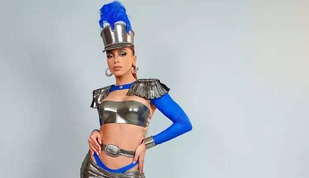 Ensaios de Anitta homenageia mulheres guerreiras como Maria Quiteria
