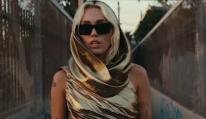 “Flowers” de Miley Cyrus segue no topo da Hot 100 pela quarta semana