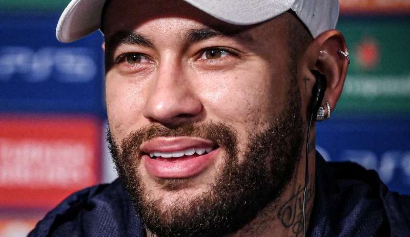 “Todo ser humano deve ser livre”, diz Neymar em apoio a jogador de futebol que se declarou gay