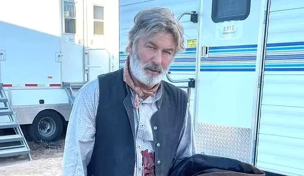 Filme de Alec Baldwin voltará a ser filmado após incidente com arma