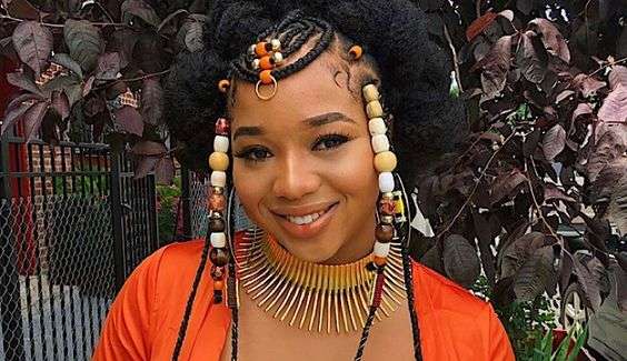 Tendência do verão: Miçangas ganham destaques nos cabelos