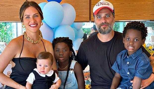 Giovanna Ewbank faz piquenique com os filhos em rancho da família