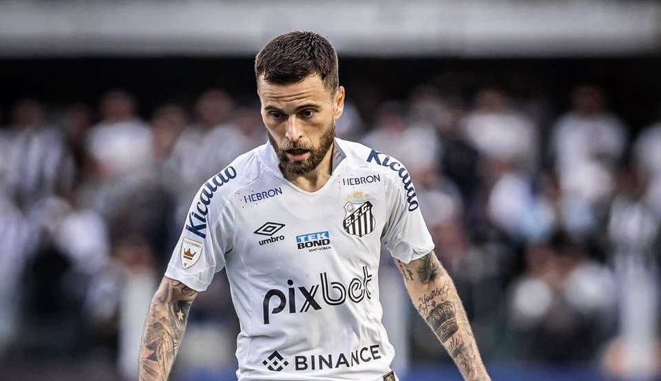 Lucas Lima agradece apoio do torcedor santista após grande atuação em goleada