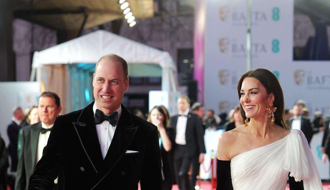 Princesa kate dá tapa em bumbum de william e ele fica incomodado