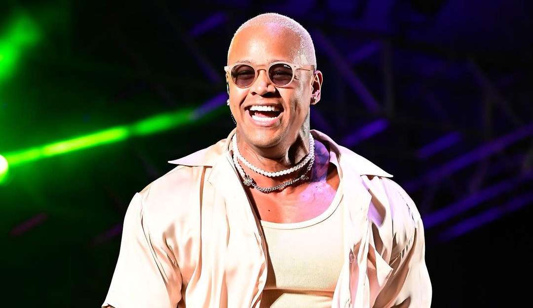 Léo Santana sabe do seu sucesso, mas confessa que mantém os pés no chão