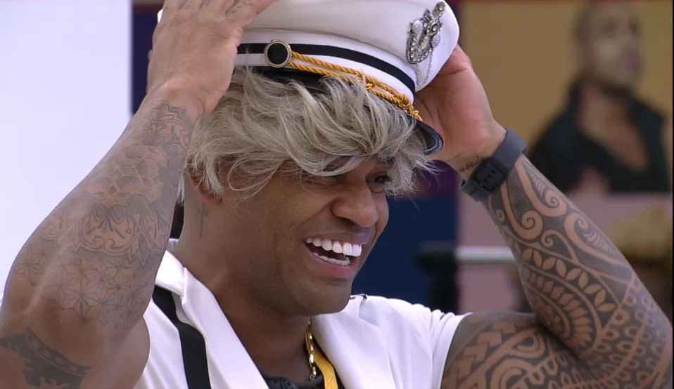 BBB: Cezar Black aproveita festa do líder e comemora seu aniversário com os participantes