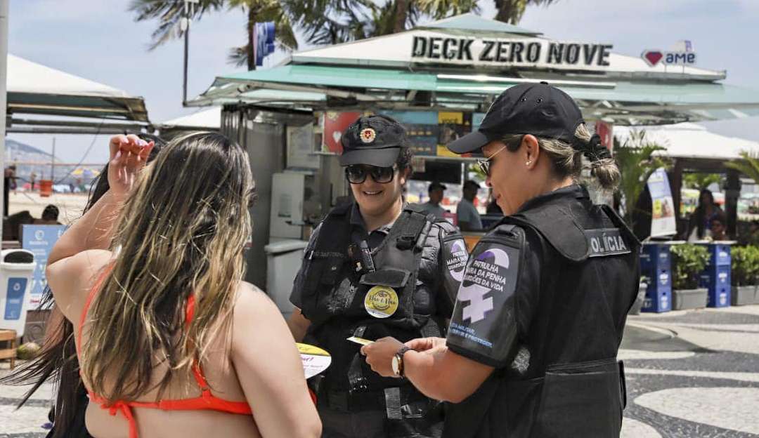 Queda no número de crimes violentos surpreende no carnaval do Rio