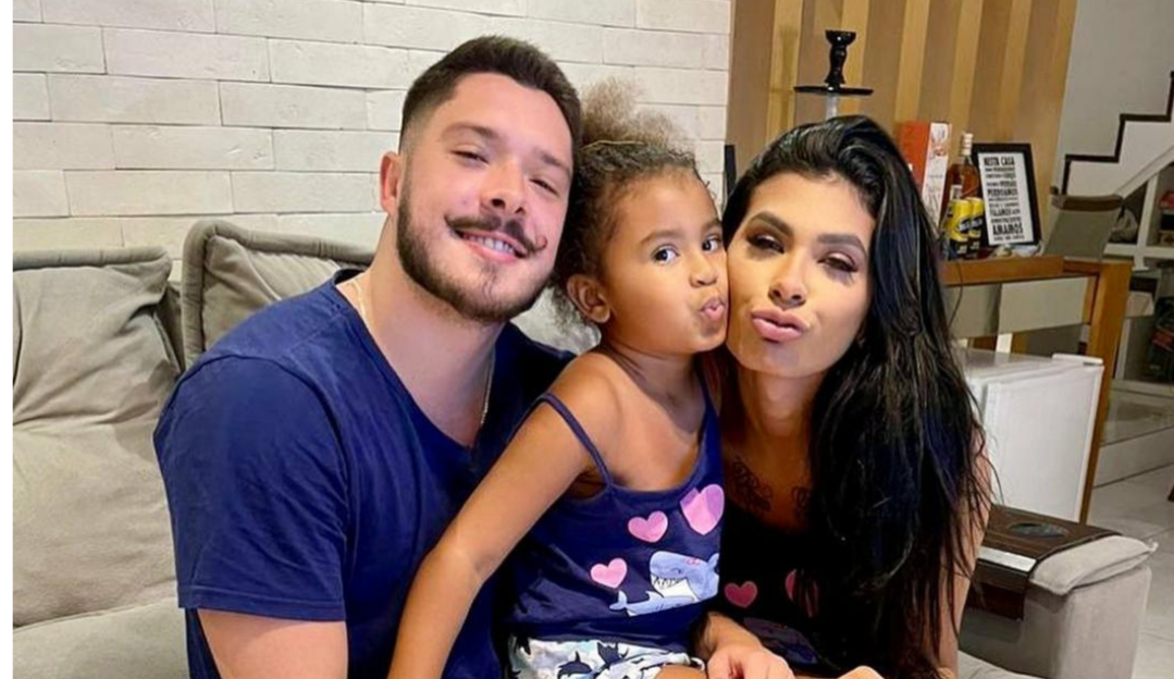 Filha da cantora Pocah sofre racismo e marido da sister sai em defesa