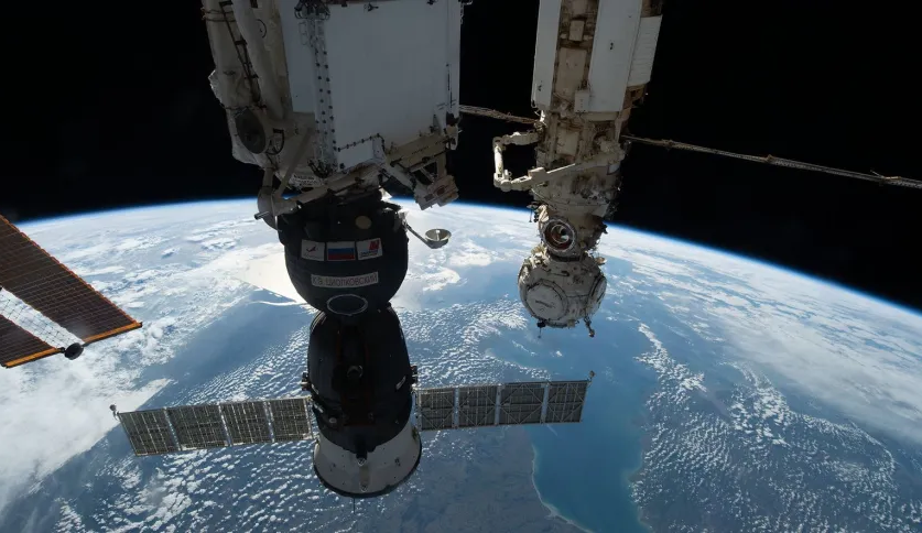 Missão resgate: Rússia envia cápsula para resgatar três tripulantes