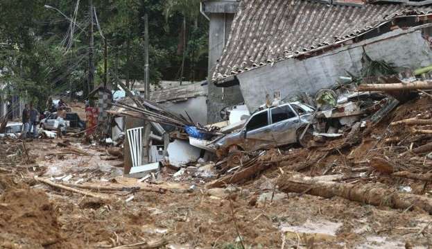 Corpos seguem sendo encontrados após a tragédia no litoral de São Paulo