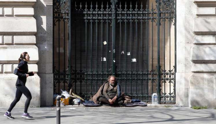 330 mil pessoas não tem casa na França, número 150% maior que década anterior