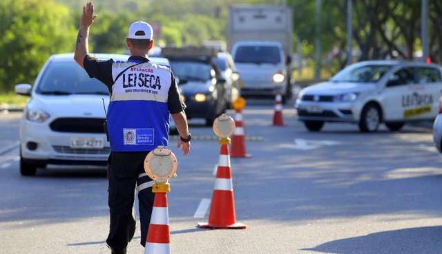 Lei seca flagrou um motorista bêbado a cada oito minutos no carnaval do Rio de Janeiro