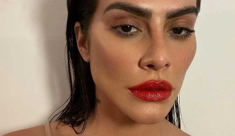 Cleo desabafa sobre dias difíceis: “Compulsão vem com tudo nessas horas”