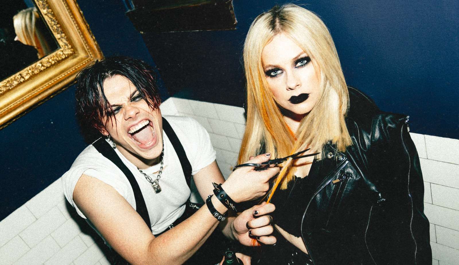 Avril Lavigne faz performance surpresa em show de Yungblud