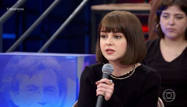 Aos prantos, Klara Castanho fala sobre caso de estupro em rede nacional