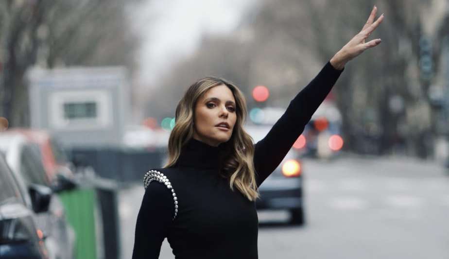 Fernanda Lima prestigia semana de moda de Paris