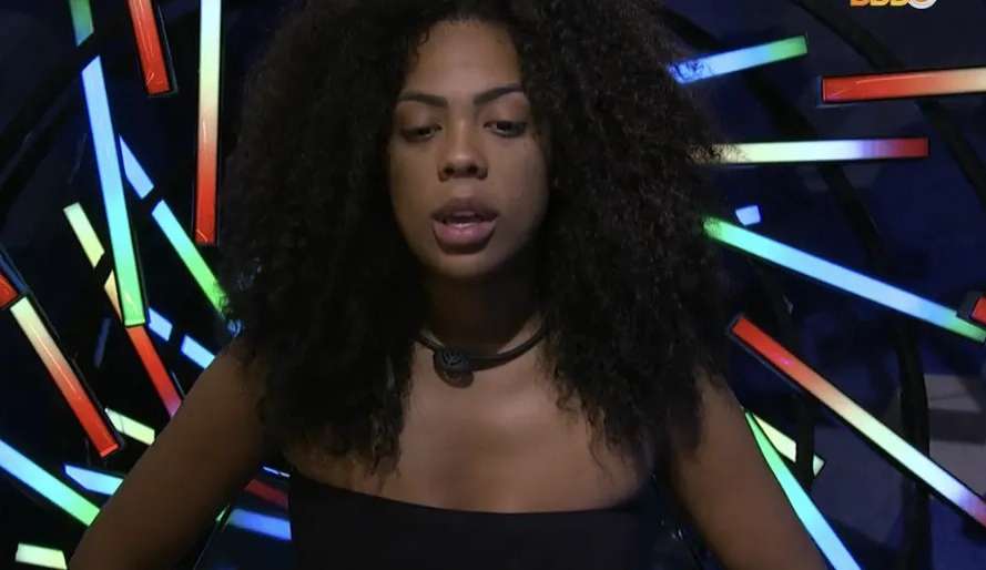 Marvvila afirma ter sido “traída pelo coração” após desconforto com aliados