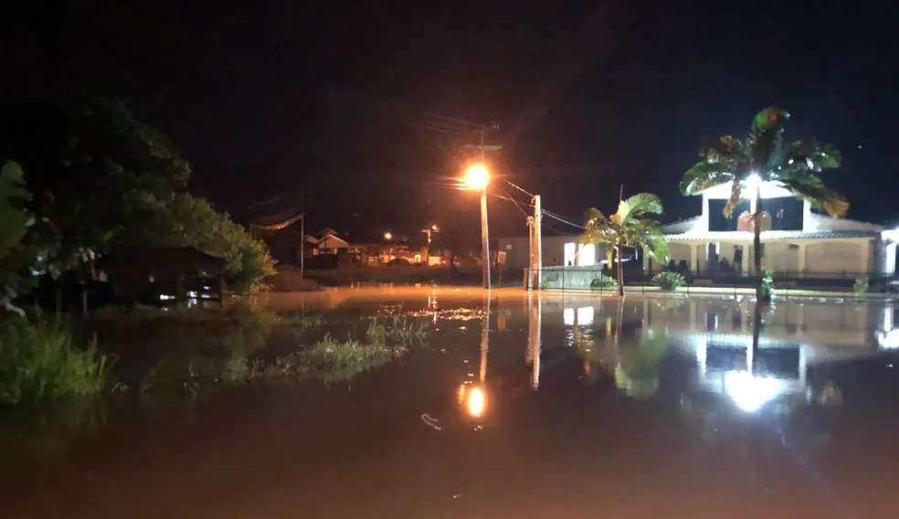 Ciclone provoca alagamentos e chuva volumosa em Santa Catarina