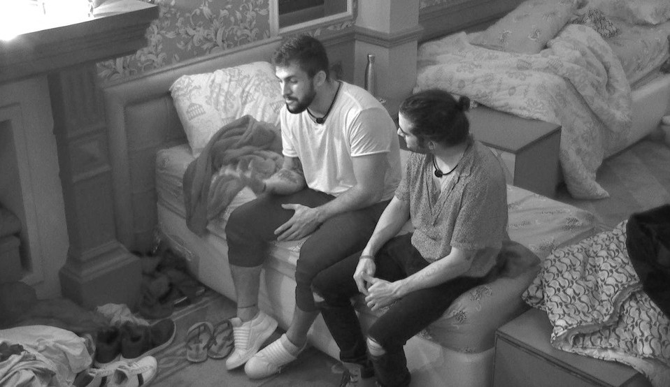 Arthur desabafa com Fiuk e cantor diz: ‘Independente de qualquer coisa, eu te perdoo’