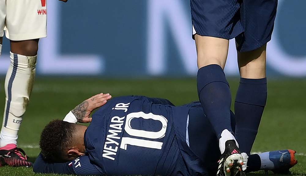 Campeão Mundial pela França comemora lesão de Neymar