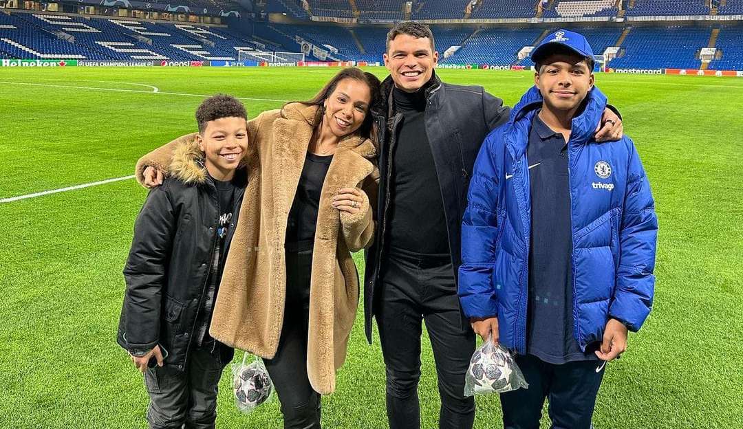 “Desdenho” de Thiago Silva por sua esposa chama atenção nas redes sociais