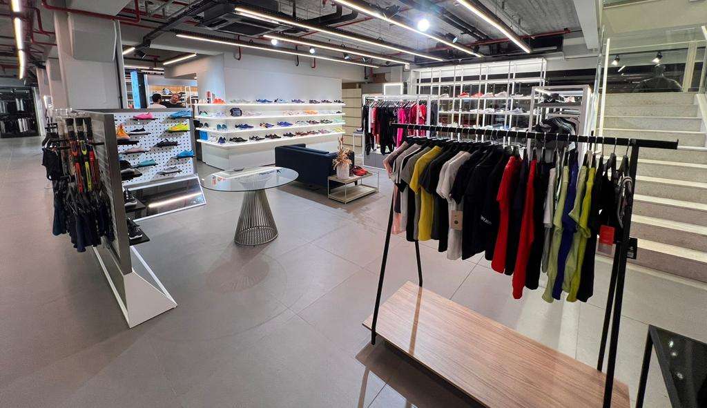 Nova coleção esportiva da Emporio Armani chega ao Brasil ainda em março