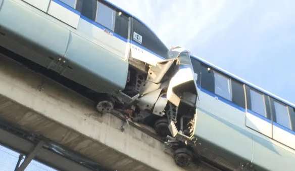 Trens colidem e paralisa linha do monotrilho no Metrô de São Paulo