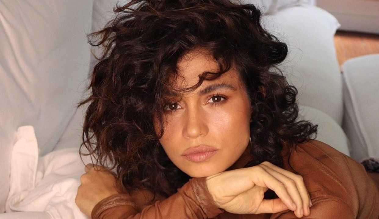 Nanda Costa relembra críticas por interpretar mocinhas: “Dou risada”