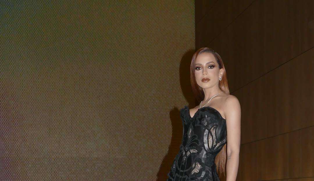 Anitta volta a criticar a Warner Music após  publicação de Dia das Mulheres: ‘Me respeitem’