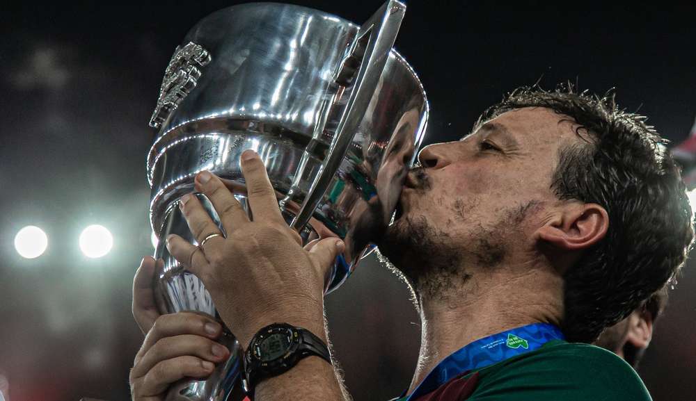 Após conquista de título presidente do Fluminense elogia Diniz e blinda técnico de especulações sobre seleção “Não liberamos o nosso treinador”
