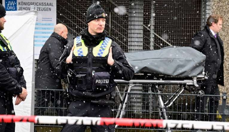Ataque a tiros deixa mortos e feridos em Salão das Testemunhas de Jeová na Alemanha