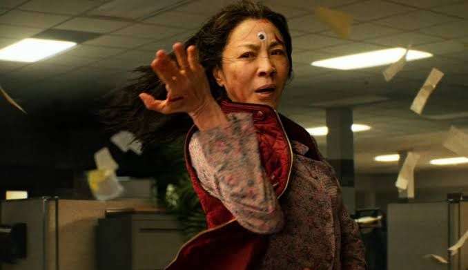 “Tudo em Todo Lugar ao Mesmo Tempo” se torna filme mais premiado de todos os tempos