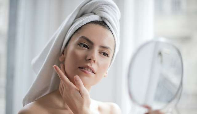 Dicas de como ter uma rotina de skincare sem gastar uma fortuna